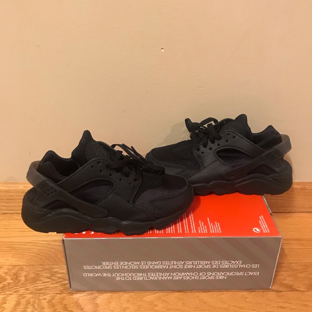 Nike Womens Air Huarache Triple Black Runner Trainer